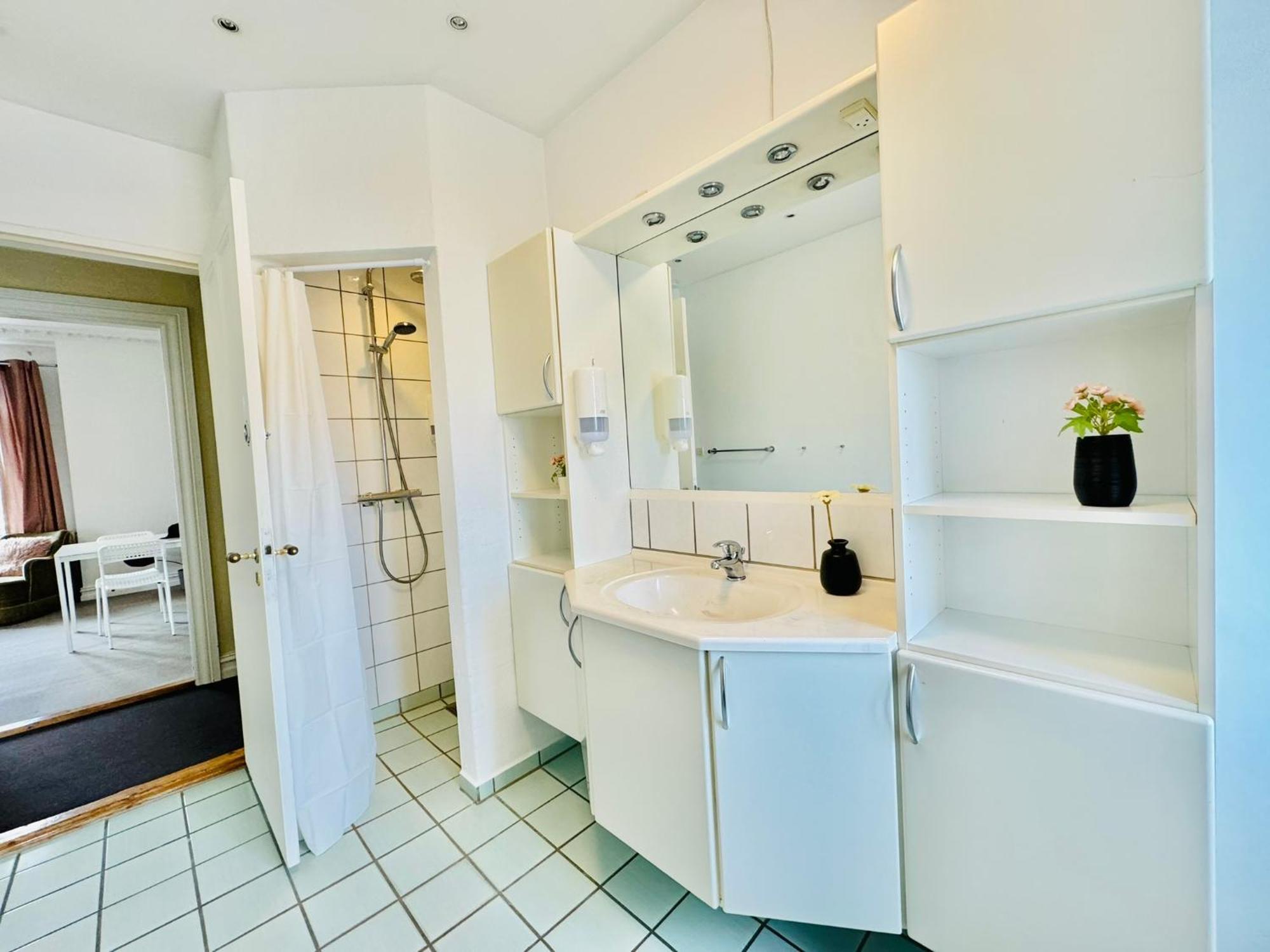 Adnana - Villa Firenze - 2 Bedrooms Bright Apartment Aalborg Buitenkant foto